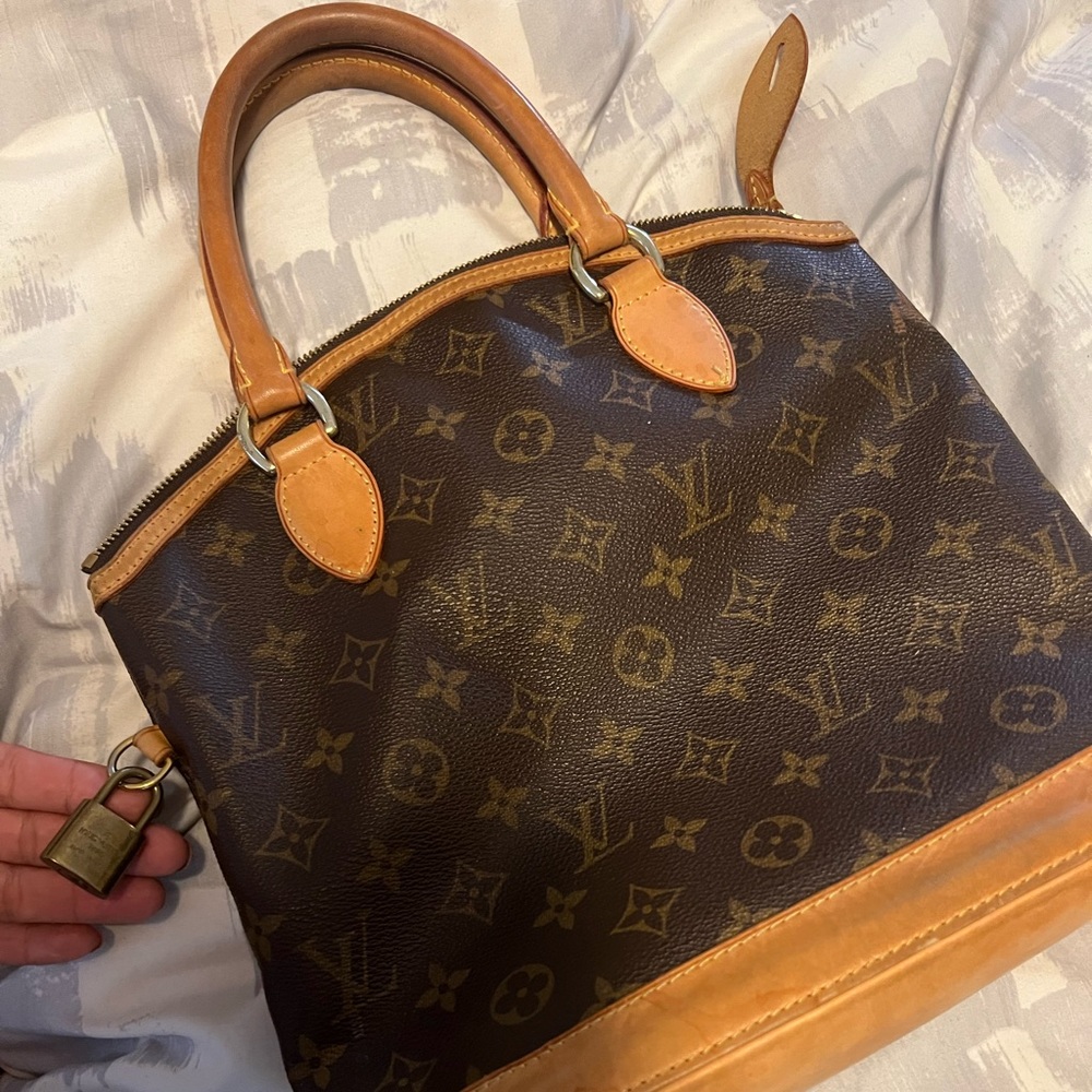 Authentic Lv tote